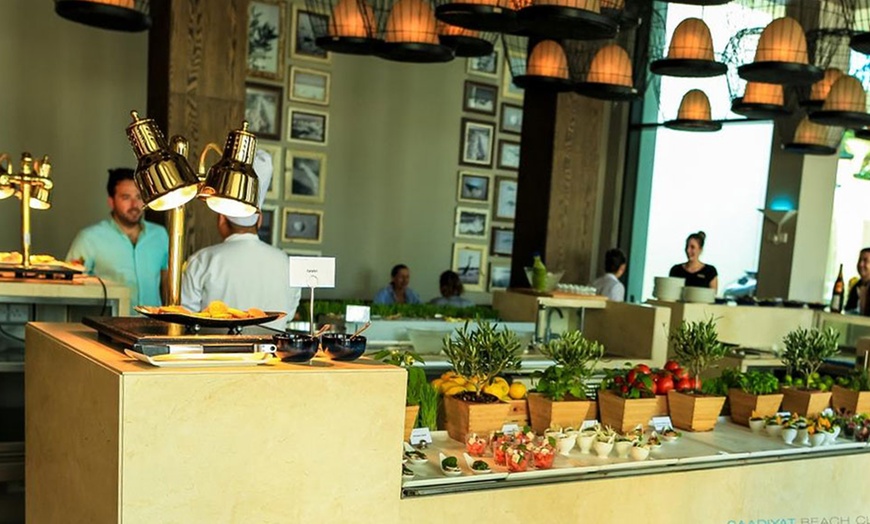 Image 4: Seafood buffet & drinks at 5* Saadiyat Beach Club