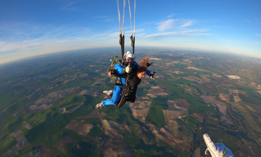 Image 17: Salto tándem en paracaídas para 1 