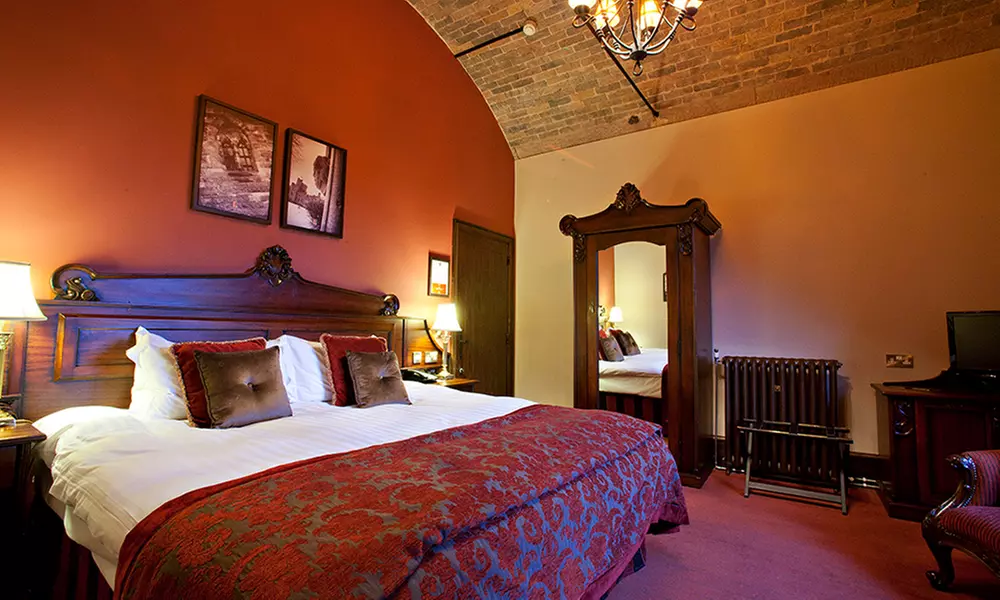 Cheshire: Luxury Dining Experience and 1 Night with Breakfast