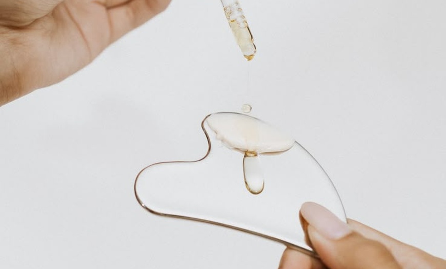 Image 4: Glow with HydraFacial and CO₂ Mask Therapy w/w/o Radiofrequency