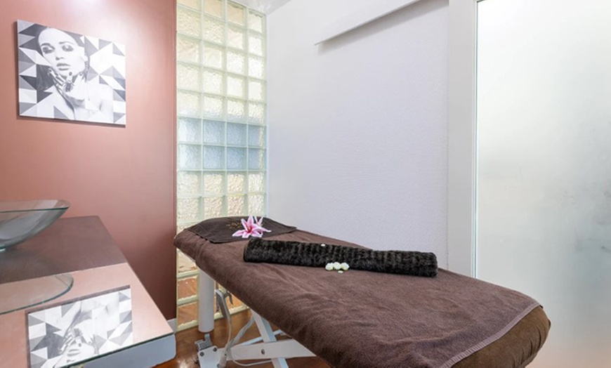 Image 4: Soin visage au caviar et massage à Beauté & look Lyon 8ème