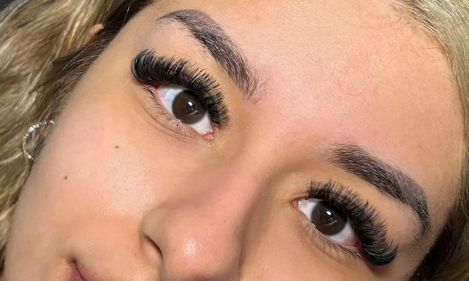 Full Set of Natural Classic or Volume Eyelash Extensions