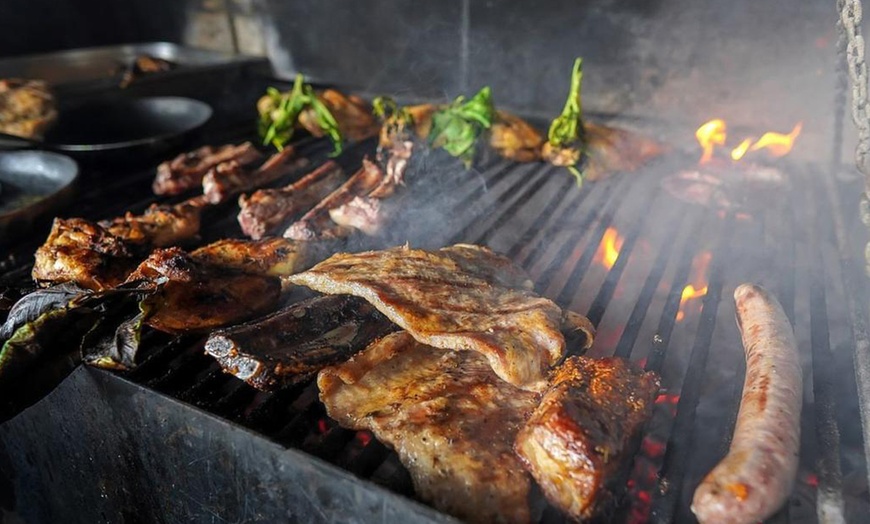 Image 1: Menú de parrillada mixta para 2 personas con opción a menú prémium