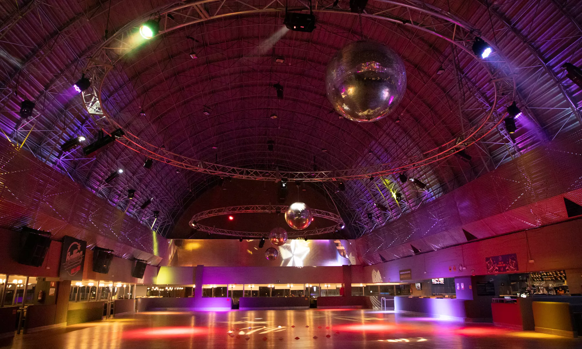 Acceso a pista con opción a menú para 2 personas en Rolling Dance