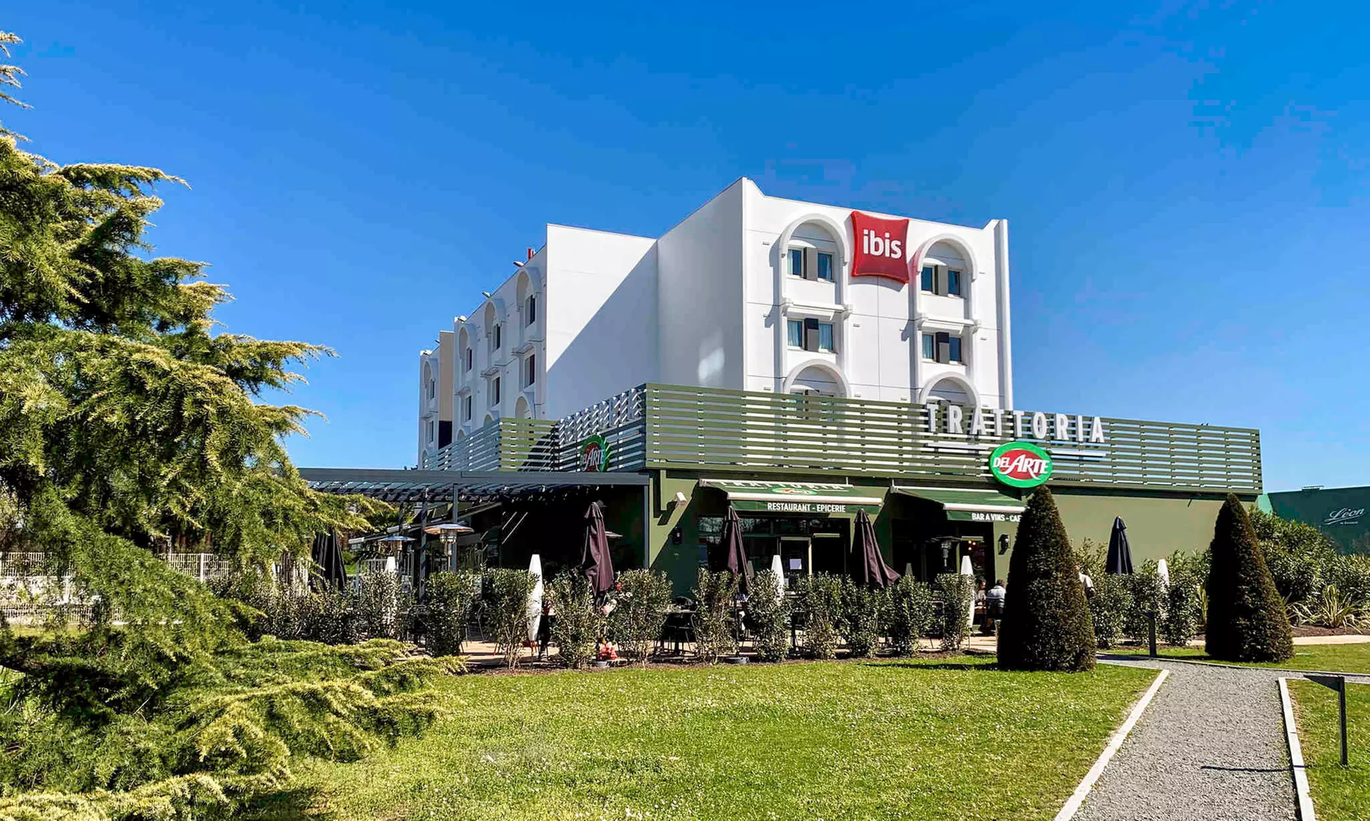 Proche Bordeaux : chambre double pour 2 personnes option petit-déjeuner à l'hôtel Ibis Pessac - Route des vins - Primary Image