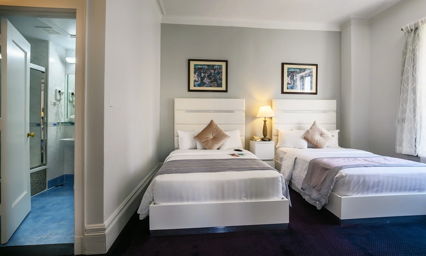 Image 13: 19th-Century Hotel in Downtown Chicago