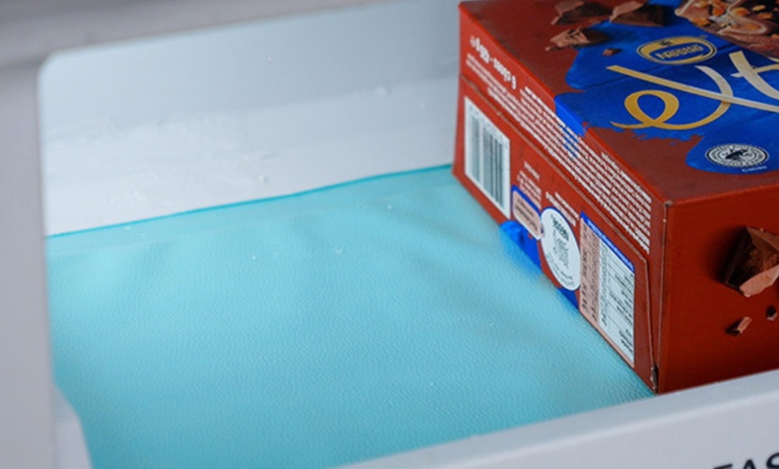 Image 7: Two or Four Packs of Reusable Anti-Frost Freezer Mats