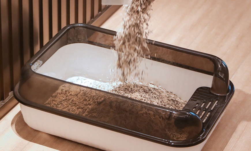 Image 2: Semi-Closed Cat Litter Box with Anti-Splash Design