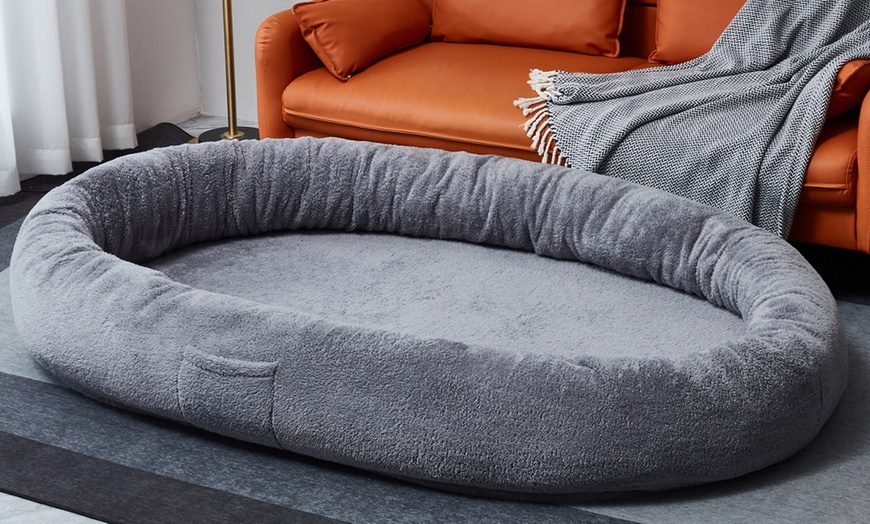 Image 2: Cosy Oversized Teddy Fleece Human Pet Bed