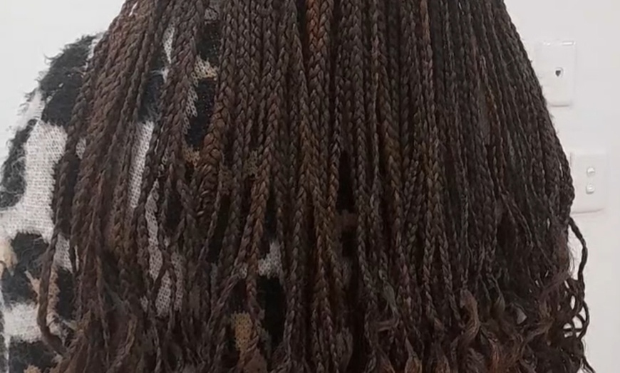 Image 6: Transform Your Look with Medium or Small Size Long Box Braids