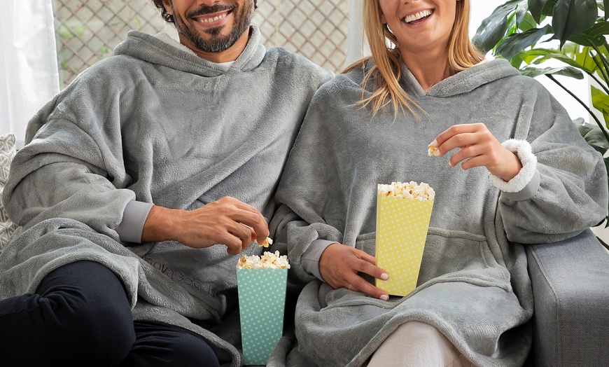 Image 5: InnovaGoods übergroße Sweatshirt-Decke Swug mit Fleece-Innenfutter