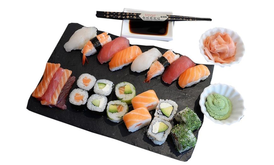 Image 2: Plateau de sushis