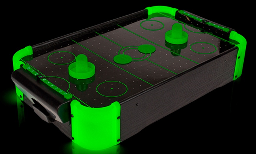 Image 4: Glow-in-the-dark air hockey bordspel