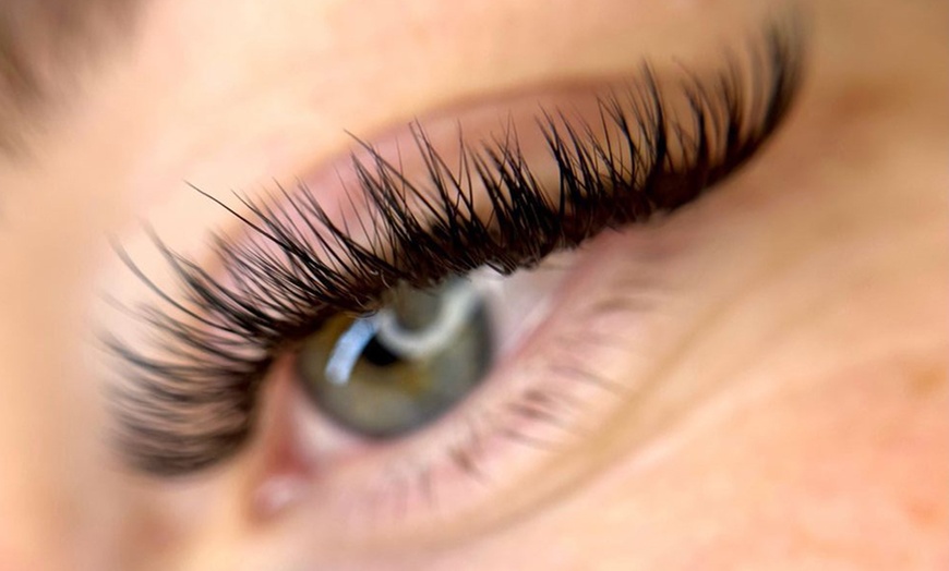 Image 1: Extensiones de pestañas con volumen a elegir en Entre Cejas y Pestañas