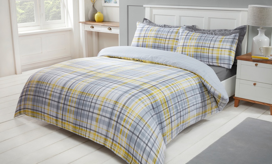 Image 10: Check Reversible Duvet Set 
