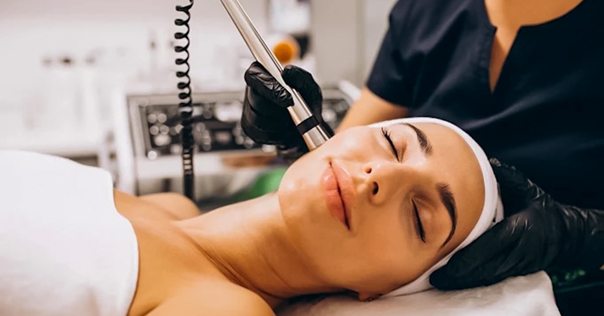 Sesiones de radiofrecuencia facial con mascarilla hidratante en Valencia