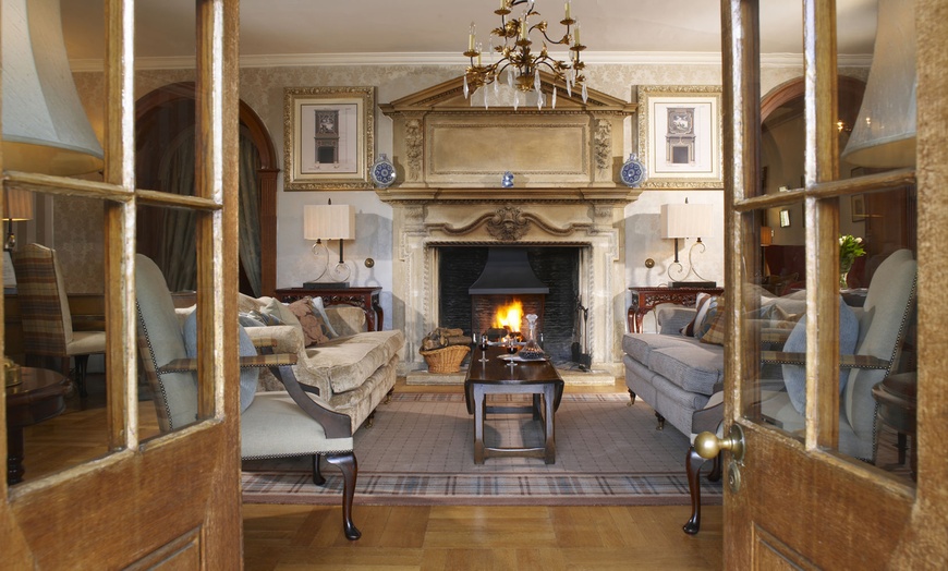 Image 2: 4* Cotswolds Stay