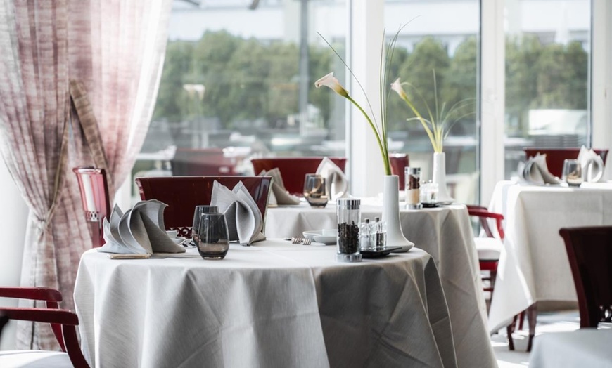 Image 3: 4 Gänge Chef-Menü à la carte wählbar inkl. Spa-Besuch für 2-4 Personen