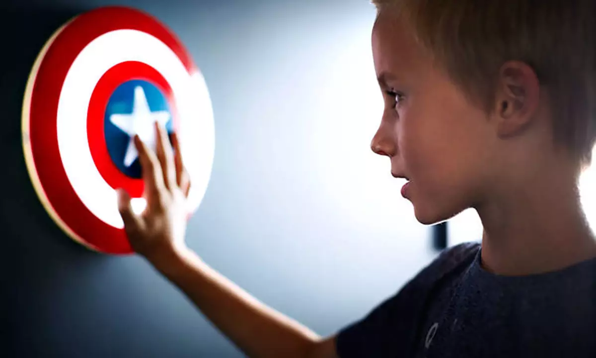 Philips Marvel 3D Wall Light Lamp: Iron Man or Captain America - Second Medium