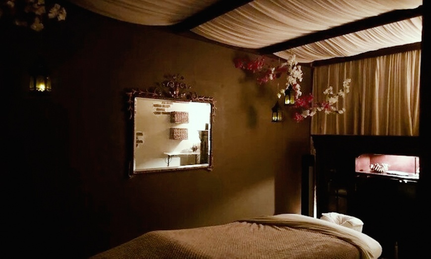Image 1: Get Luxe Massage w/ Glo2 Facial/Luxe Facial/Hydrafacial & Halotherapy 