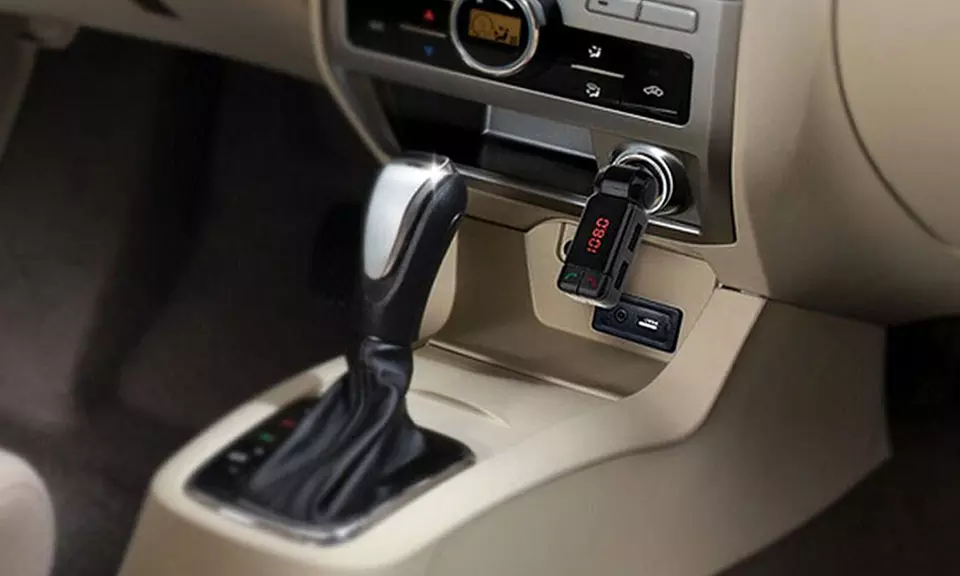 Caricabatteria da auto Bluetooth, con spedizione gratuita - Primary Image