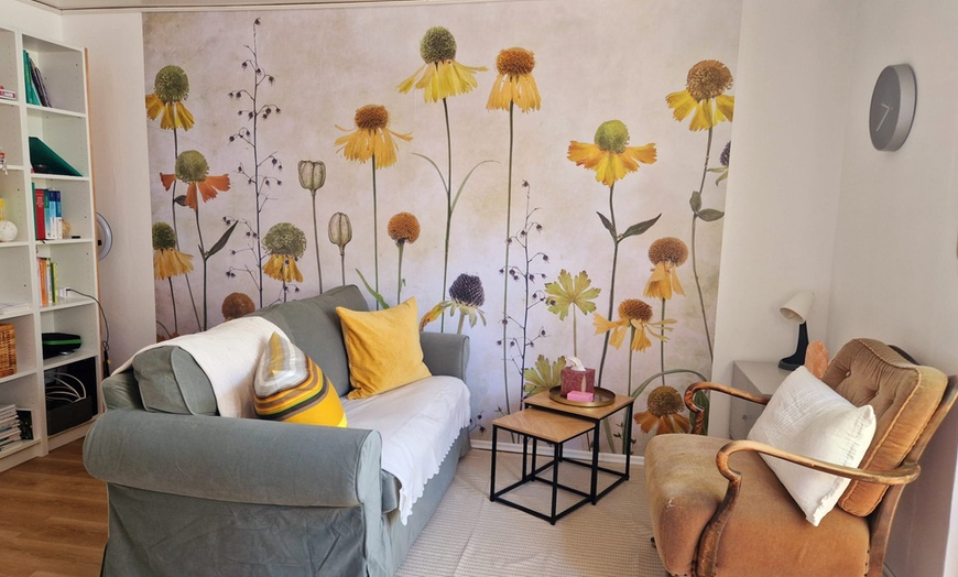 Image 3: 1 oder 3 therapeutische Frauenmassagen inkl. Anamnese für 1 Person