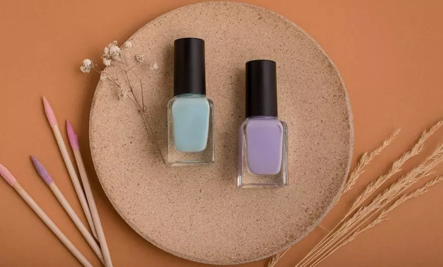 Image 5: Sesión de manicura y/o pedicura con esmaltado normal o semipermanente