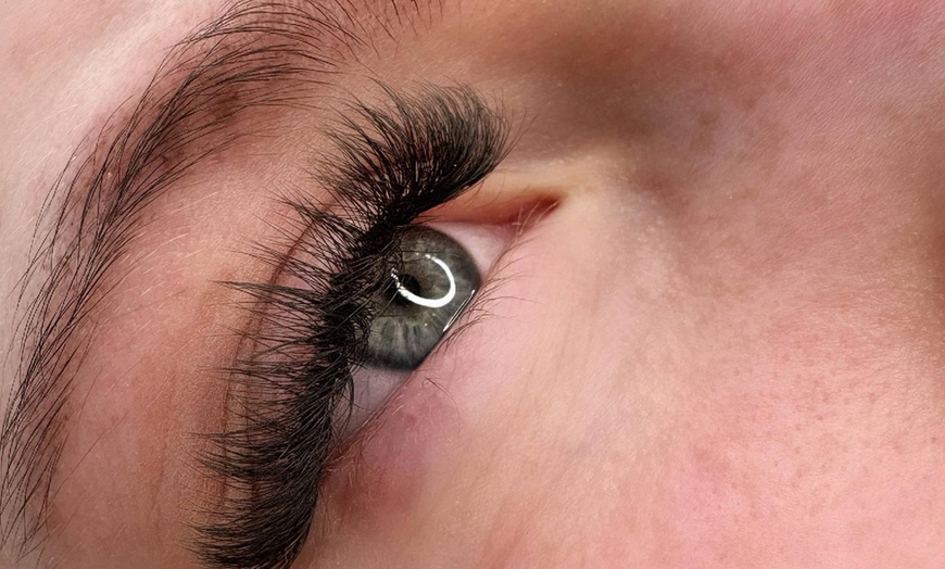 Image 11: Lifting & Färben von Wimpern & Augenbrauen für einen natürlichen Look