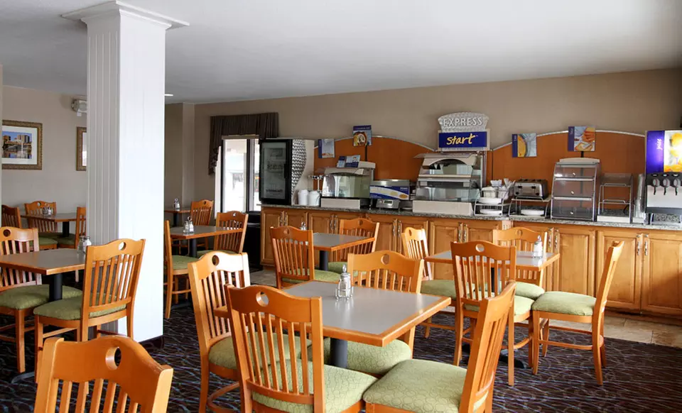 1-Night Stay at 816 Hotel in Kansas City, MO. Combine Up to 3 Nights. - Second Medium