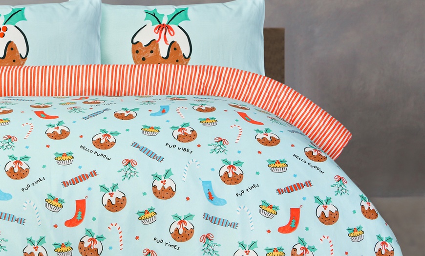 Image 6: Reversible Festive Christmas Puddings Themed Duvet Set 