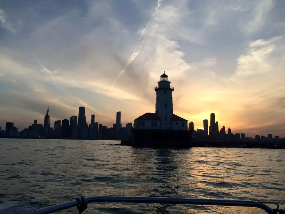 2-Hour Private Boat Tour for Six People with Fireworks and More