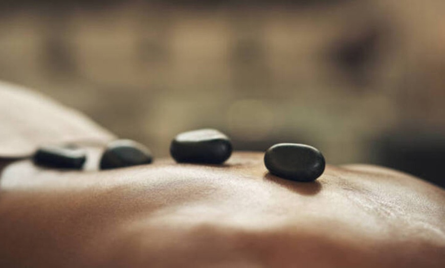 Image 6: 1, 3 o 5 sesiones de masaje a elegir