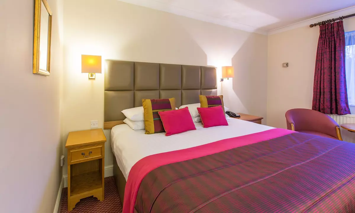 4* Chatham, Kent: Double Room Stay with Breakfast, Dinner & Late Checkout