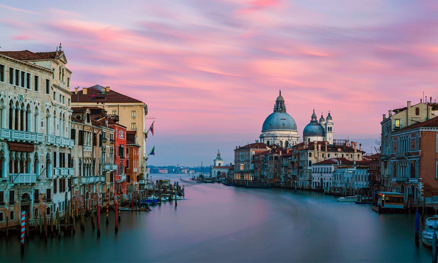 Image 1: ✈ Venice, Lake Garda & Lake Como: 6 or 9 Nights with Train Transfers