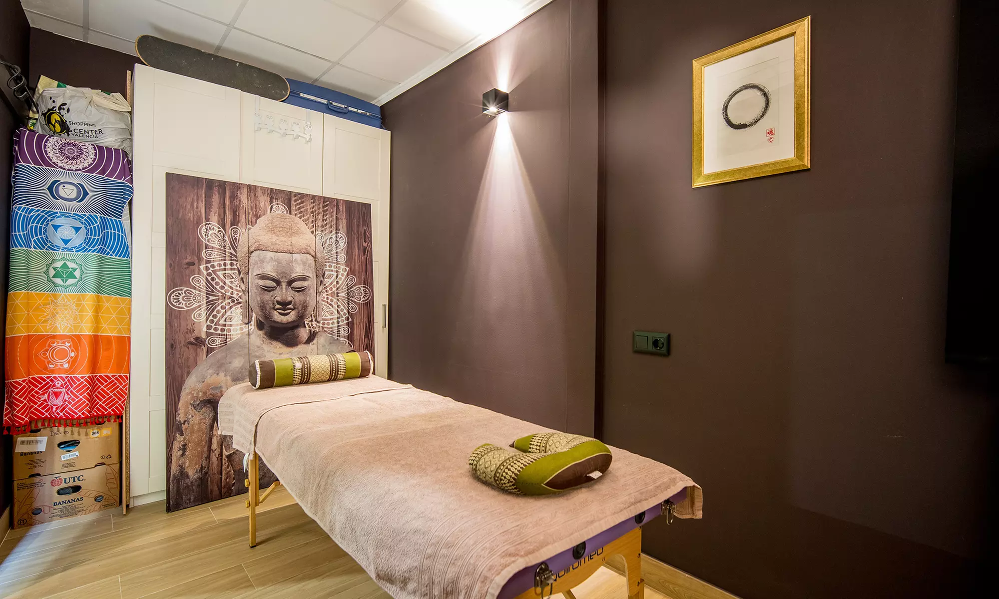 Masaje Thai Yoga o Shiatsu con bebida caliente y opción de cuencos tibetanos con hasta 38% de descuento - Primary Image