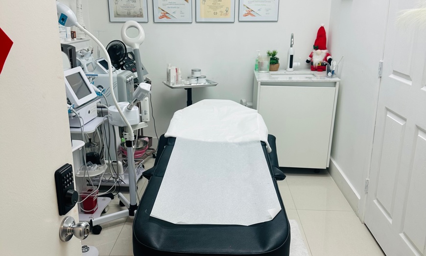 Image 3: HIFU- Full Face, Neck, Neckline, Face Cleansing with Free Consultation