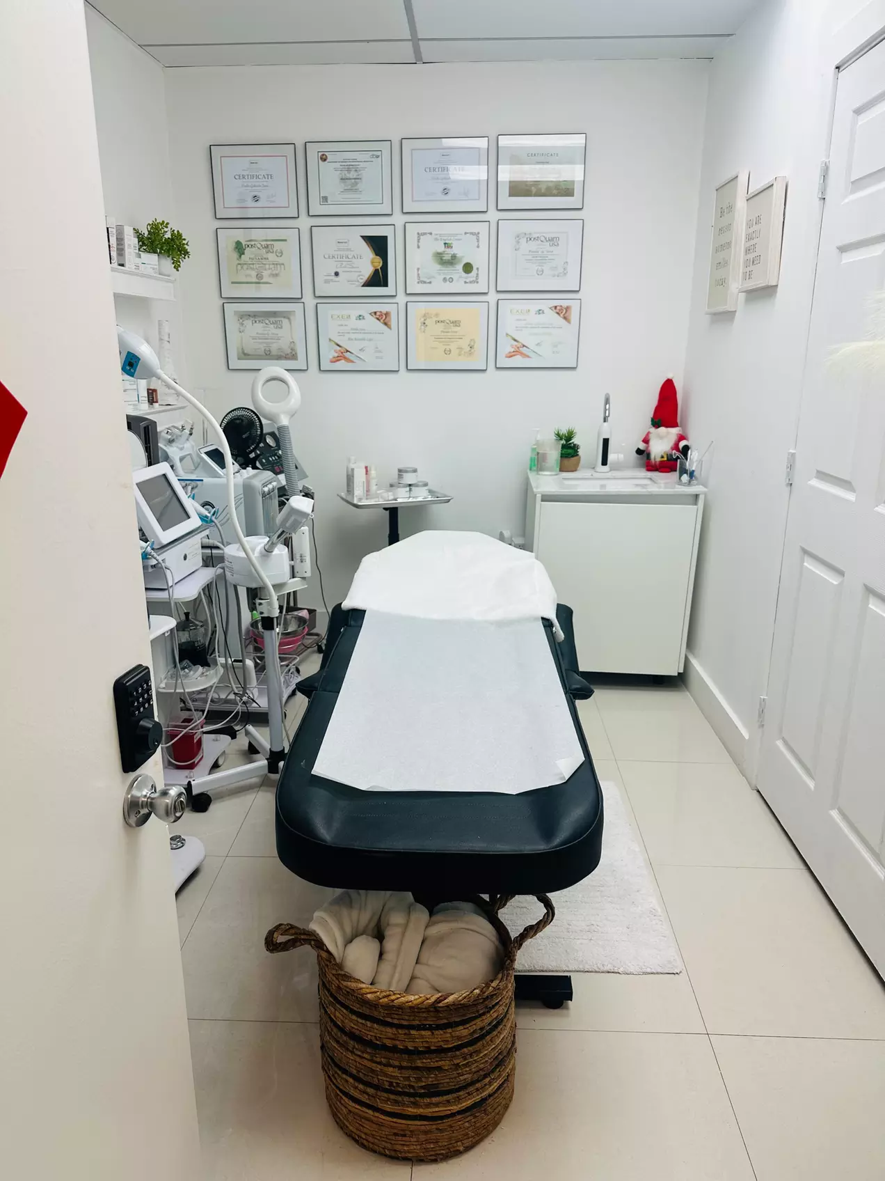 HIFU- Full Face, Neck, Neckline, Face Cleansing with Free Consultation