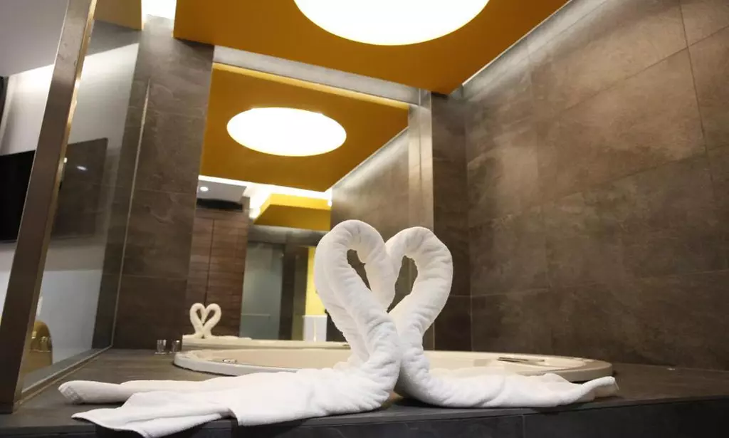 Valencia: 1 noche con botella de cava y opción a bañera de hidromasaje