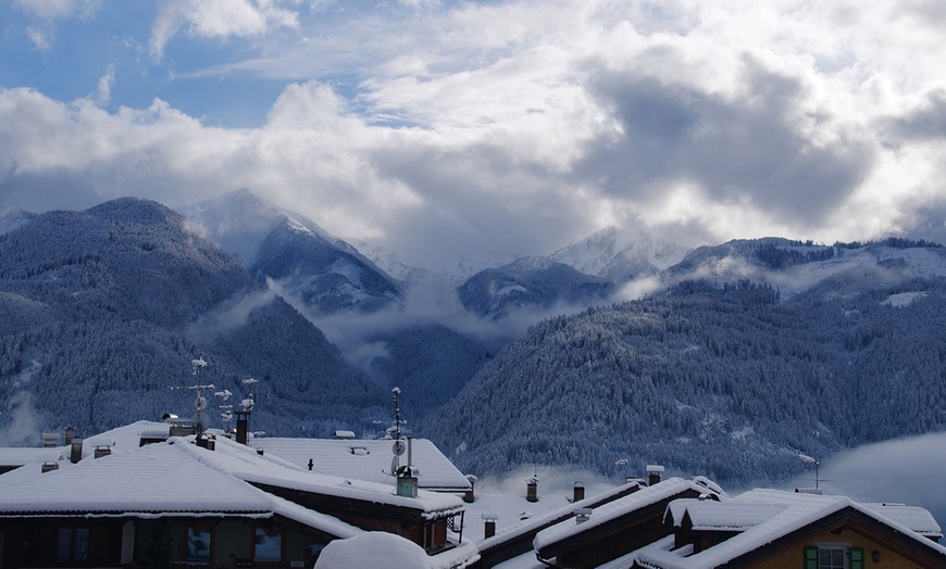 Image 16: Trentino 4*: camera doppia con mezza pensione, piscina e Spa
