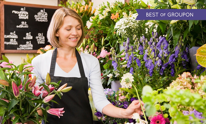 Image 1: Floristry Lesson For Beginners