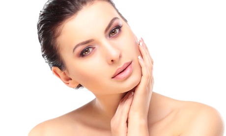 Una seduta di pulizia viso al salone Kajal Beauty Farm (sconto 80%)