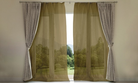 Zanzariera con pratici anelli e ganci disponibile in vari colori e fantasie