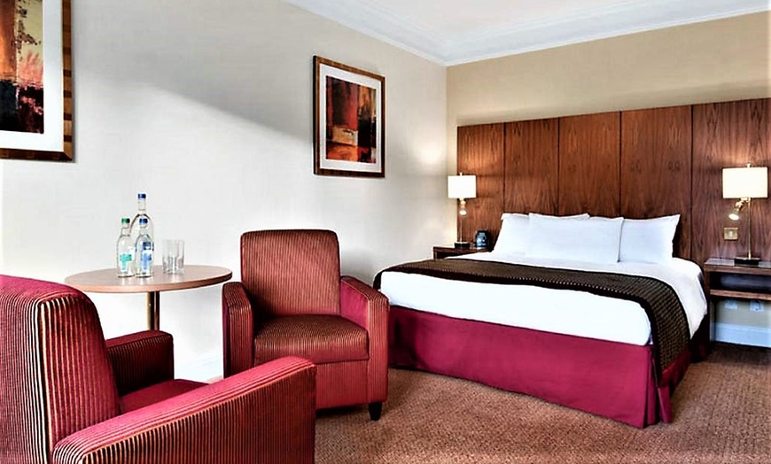 Image 3: Birmingham: 1-Night 4*Stay w/ Breakfast, Leisure Access WIFI & Parking