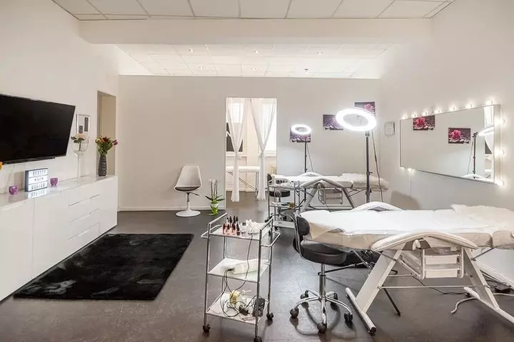 Faltenbehandlung mit Plasma Pen