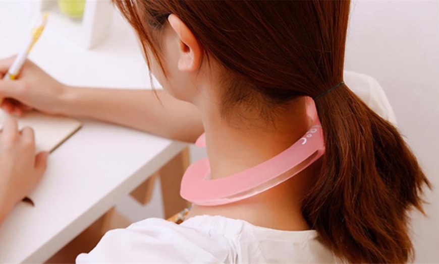 Image 1: Wearable Cooling Neck Wrap