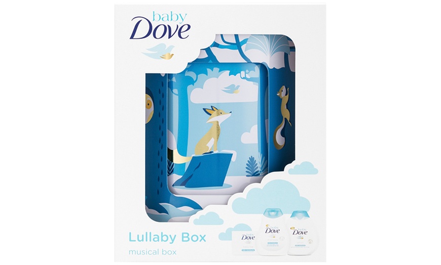 Image 6: Dove Bath Products Set