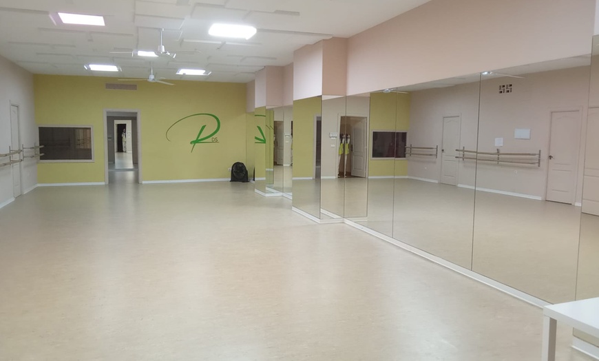 Image 6: Clases de salsa, flamenco, sevillanas o ballet fit