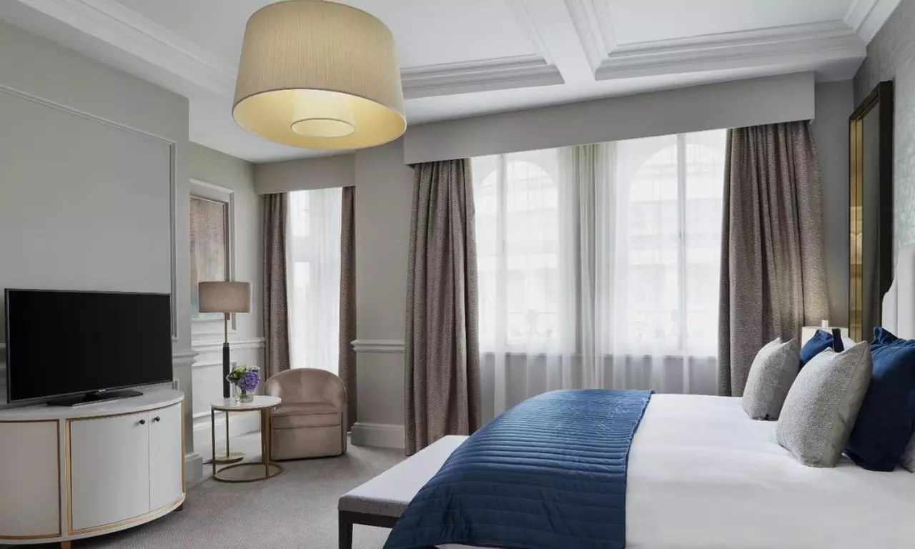 Manchester: 4* King Room for Two with Optional Full English Breakfast