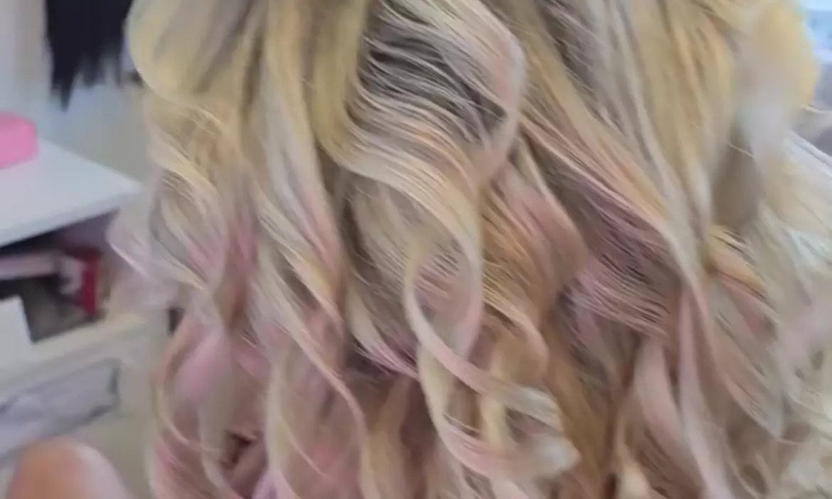 Get Full highlights, Haircut, Blow-dry or Partial highlights with Cut
