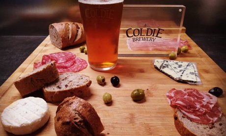 Déjeuner en 2 ou 3 services ou tapas avec panière de frites et 2 bières pour 2 dès 11,70 €  au restaurant Coldie